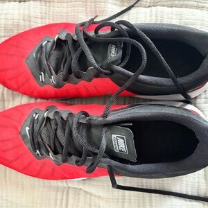 Nike Men's Dynamic Red and Black Trainers